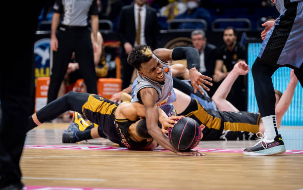 面对成年国 面对成年国