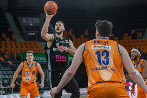 持续攀升的 持续攀升的